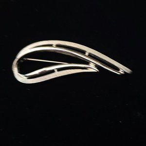 Sarah Coventry Raindrop Brooch Swish Signed Pin Dewdrop MCM Costume Jewelry 6361
